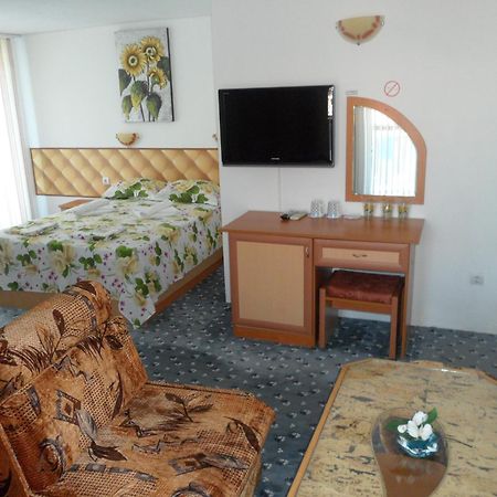Sianie Guest House Ravda Luaran gambar