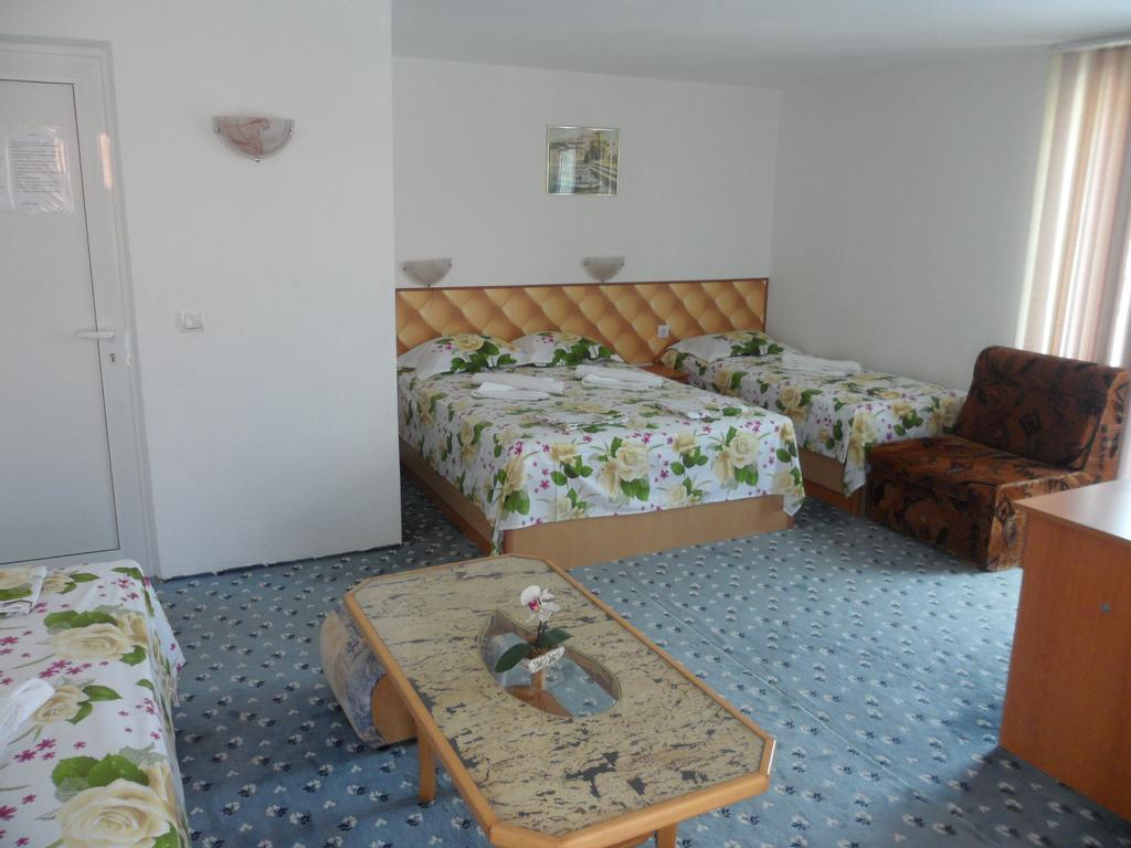 Sianie Guest House Ravda Luaran gambar