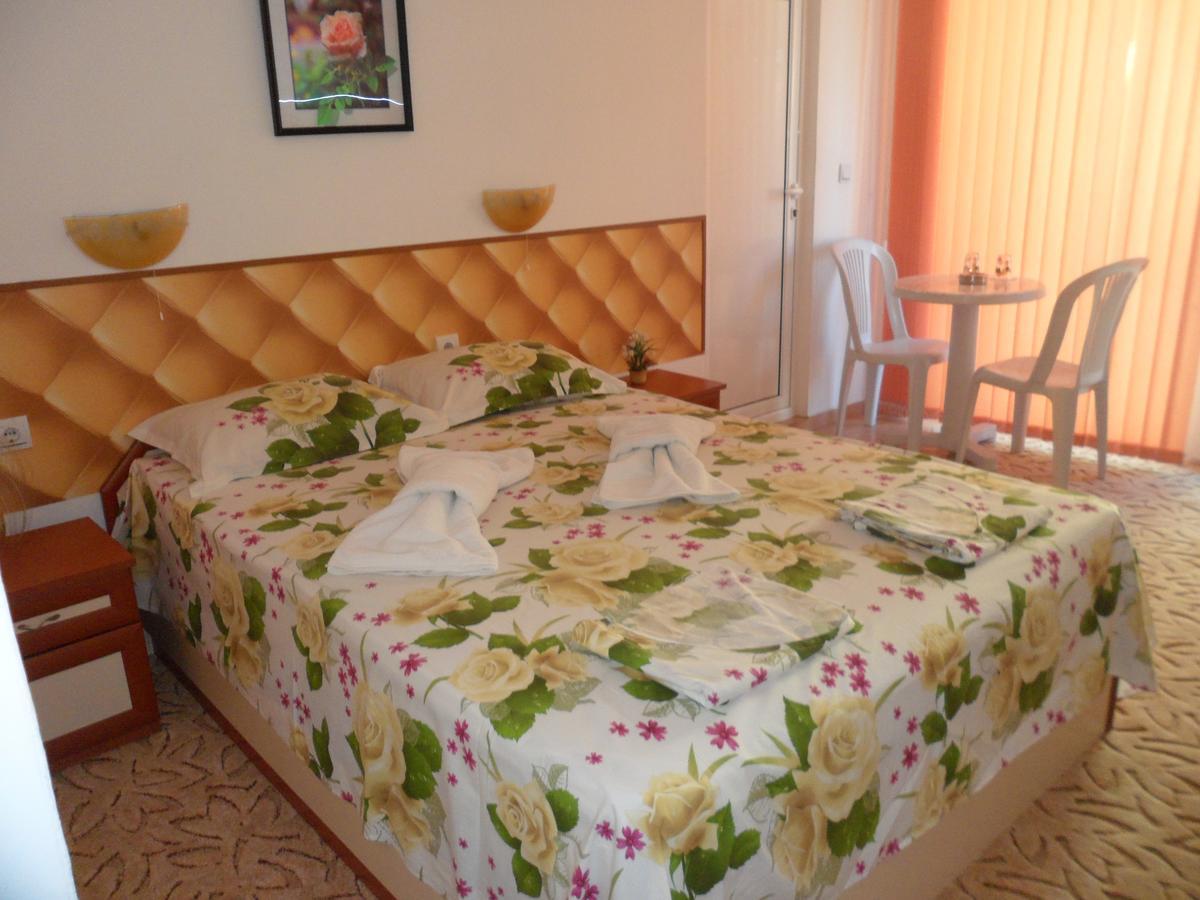 Sianie Guest House Ravda Luaran gambar