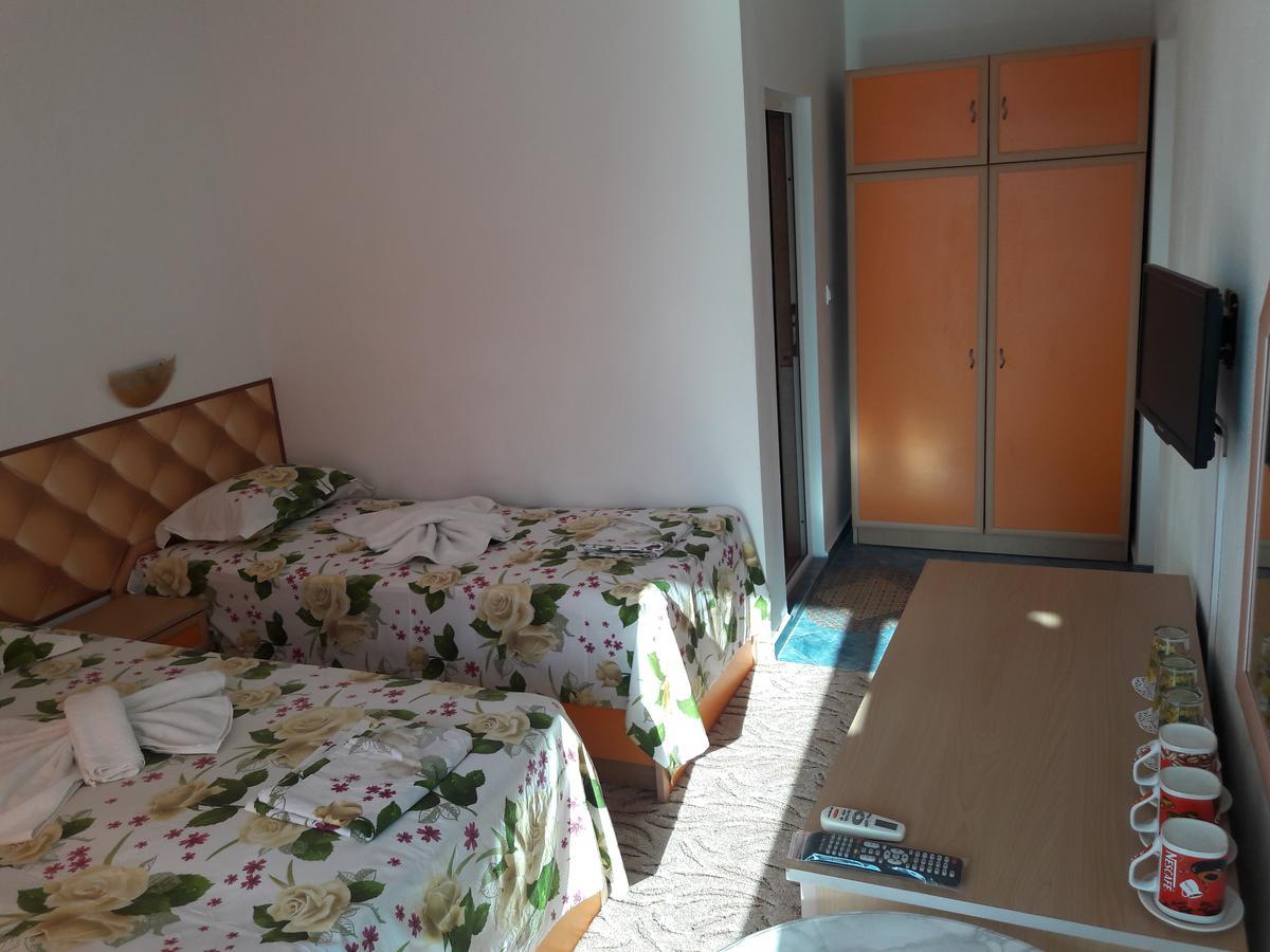 Sianie Guest House Ravda Luaran gambar